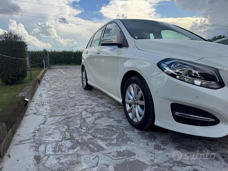Occasion Mercedes B180 Premium 109 PK (80 kW) 2018 Wit MPV