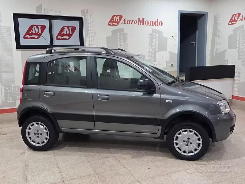 Second-hand Fiat Panda 4x4 Climbing 75 CP (55 kW) 2012 Gri Hatchback
