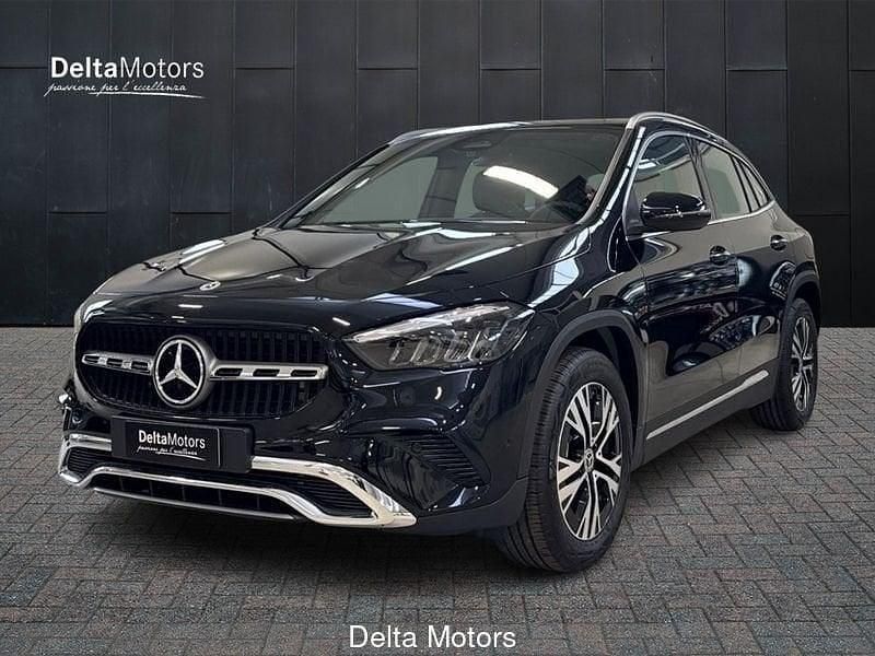 Nero Nuova 2025 Mercedes GLA200 Advanced Plus SUV | 41.192 € (Super prezzo) - Immagine 1/3