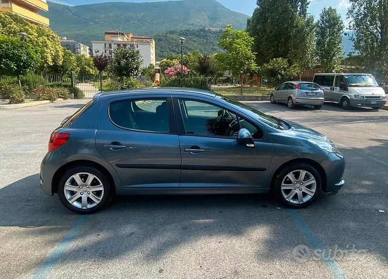 Usata Peugeot 207 90 CV (66 kW) 2007 Grigio Utilitaria
