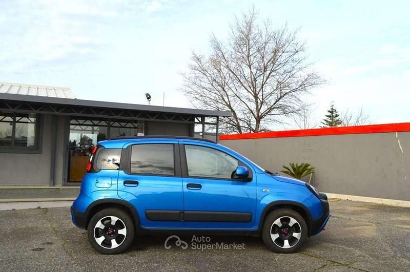 Usata Fiat Panda Cross Cross 69 CV (50 kW) 2024 Blu italia Utilitaria