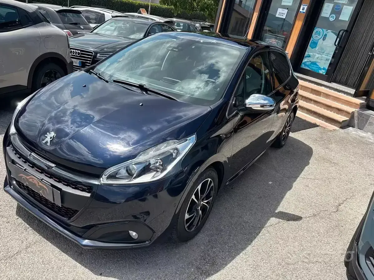 Usata Peugeot 208 GT-line 110 CV (80 kW) 2018 Blu Utilitaria