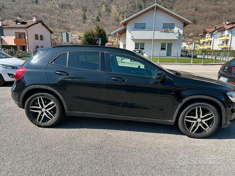 Usata Mercedes GLA200 136 CV (100 kW) 2014 Nero SUV