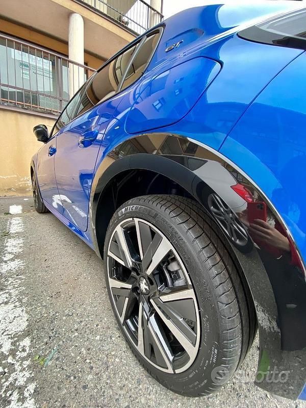 Usata Peugeot 208 101 CV (74 kW) 2021 Blu Utilitaria