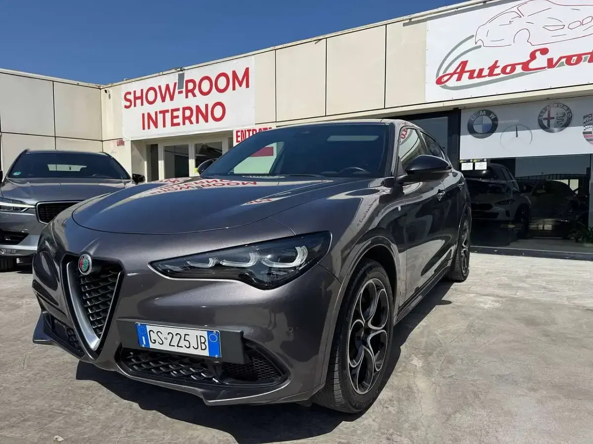 Usata Alfa Romeo Stelvio Ti 209 CV (153 kW) 2023 Grigio SUV