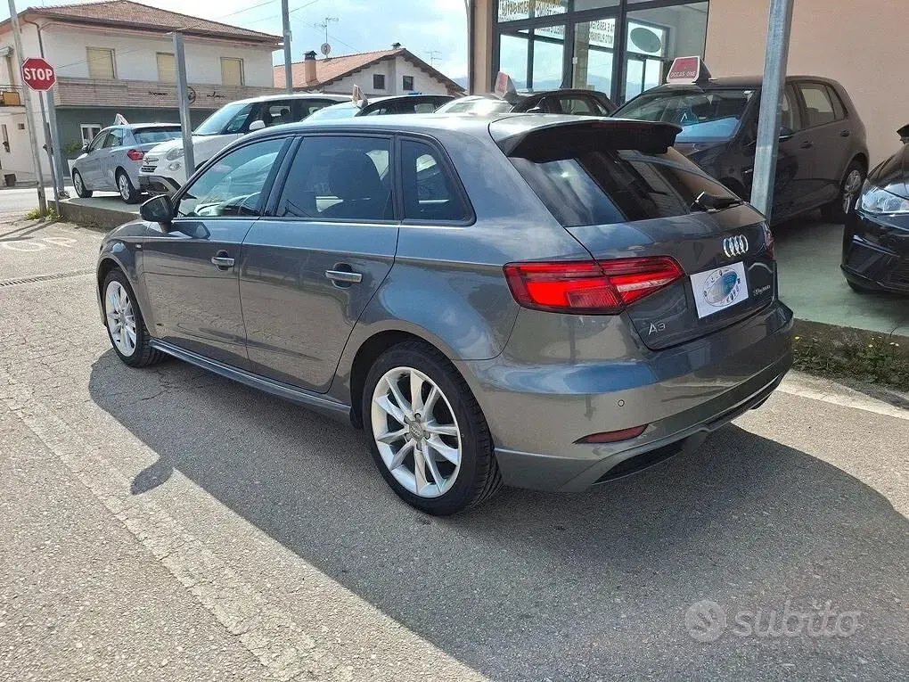 Begagnad Audi A3 S-Line 131 HK (96 kW) 2020 Grå Sedan