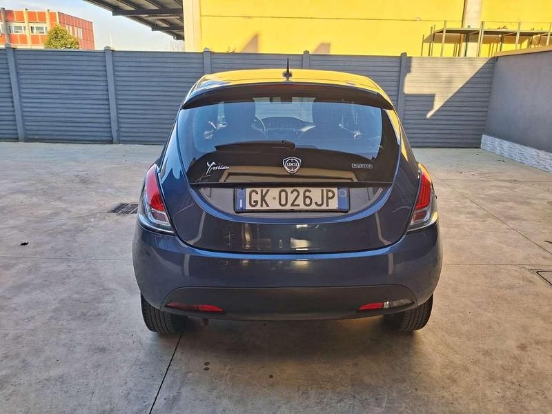 Usata Lancia Ypsilon 69 CV (50 kW) 2022 Blu/azzurro Utilitaria