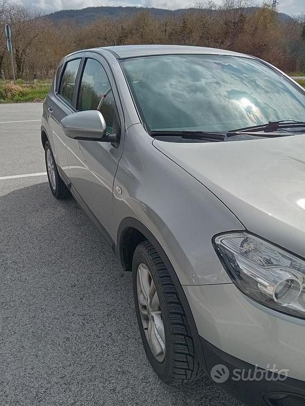 Usata Nissan Qashqai 150 CV (110 kW) 2011 Grigio SUV
