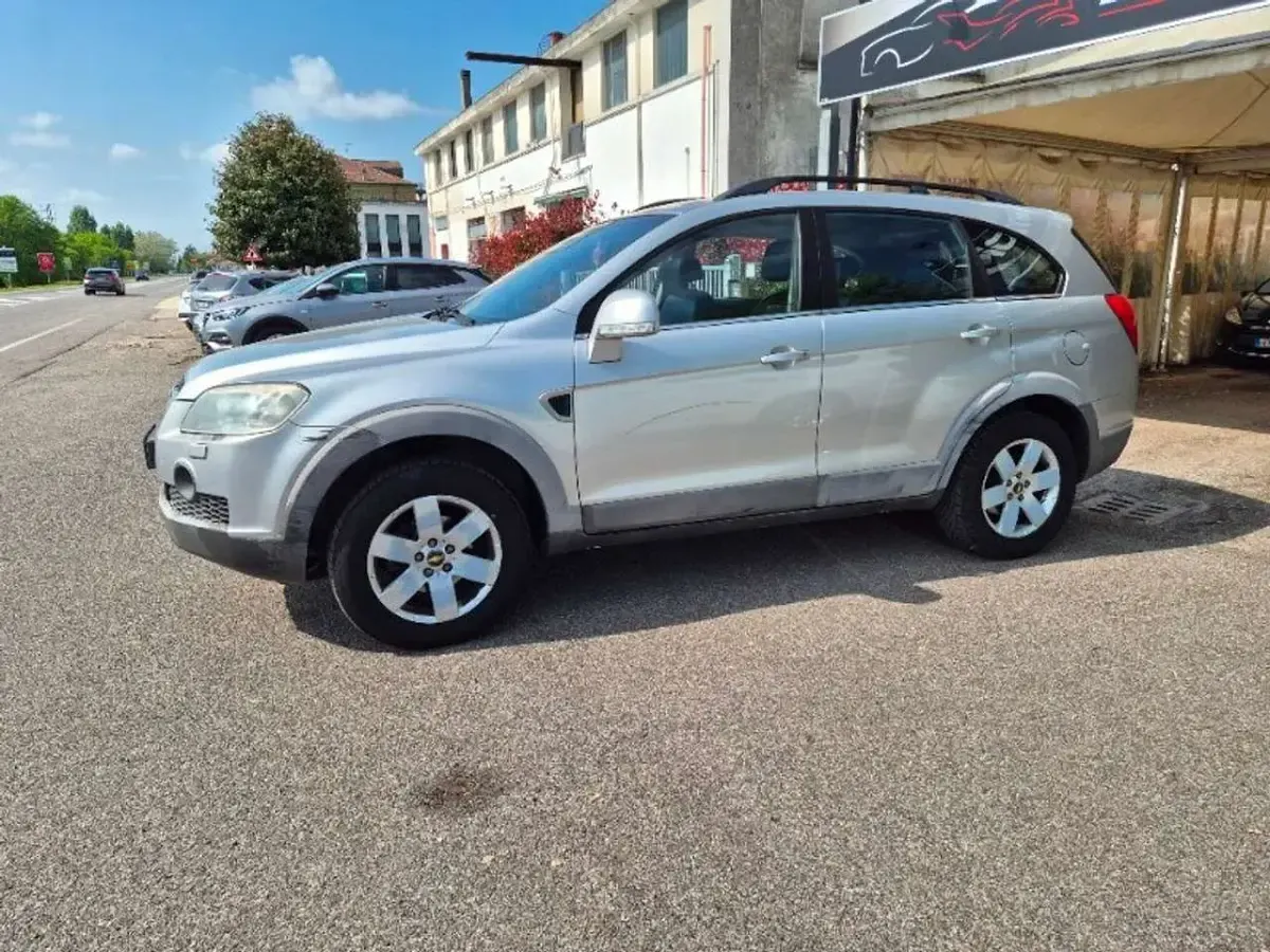 Usata Chevrolet Captiva 150 CV (110 kW) 2007 Grigio SUV