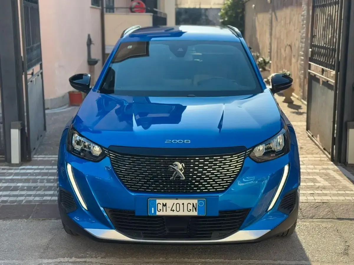 Usata Peugeot 2008 Allure 131 CV (96 kW) 2023 Blu SUV