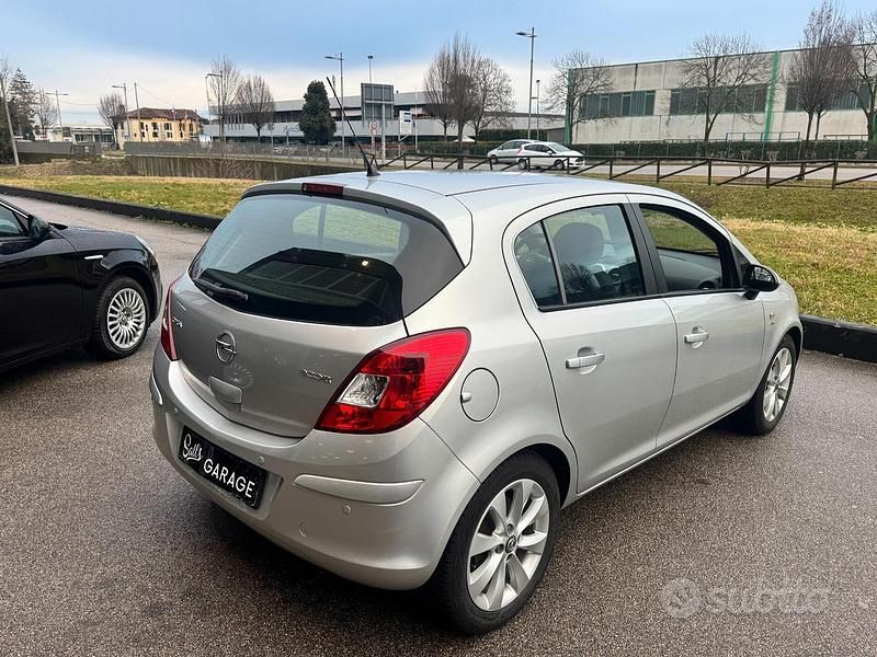 Usata Opel Corsa 85 CV (62 kW) 2013 Grigio Utilitaria