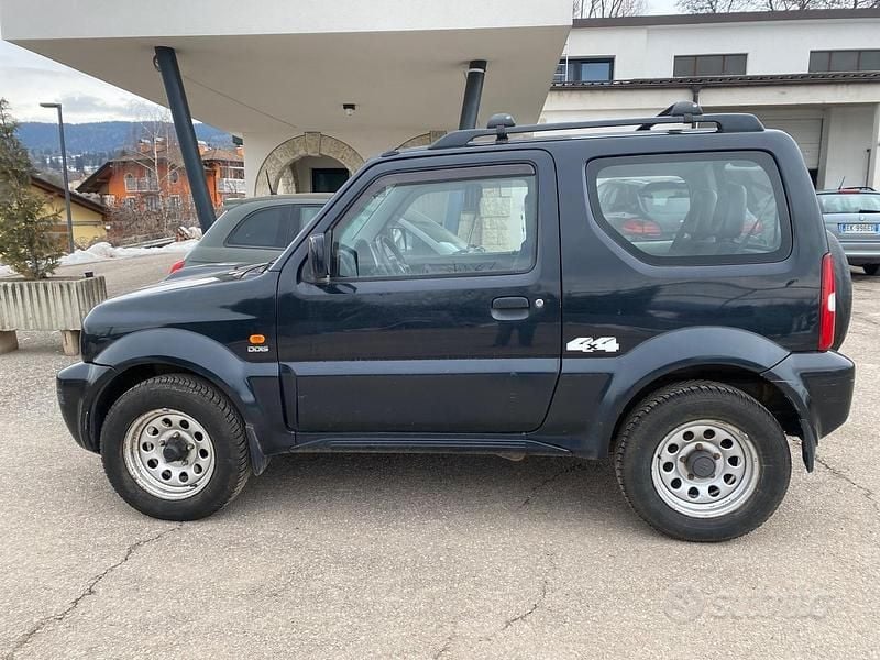 Usata Suzuki Jimny 86 CV (63 kW) 2006 Nero SUV