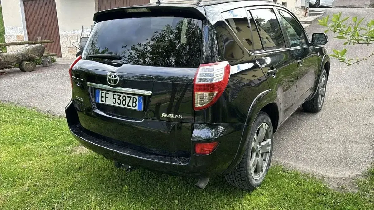 Usata Toyota RAV4 177 CV (130 kW) 2011 SUV