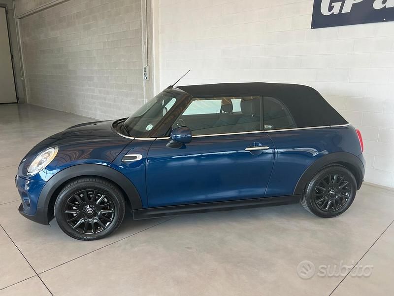 Usata Mini Cooper D Cabriolet 116 CV (85 kW) 2017 Blu Cabrio