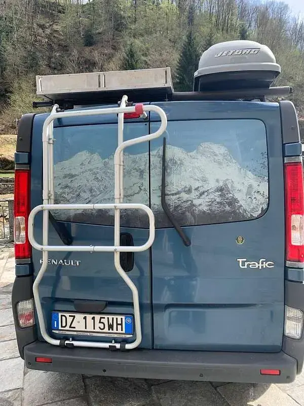 Usata Renault Trafic 114 CV (83 kW) 2010 Blu/azzurro Monovolume