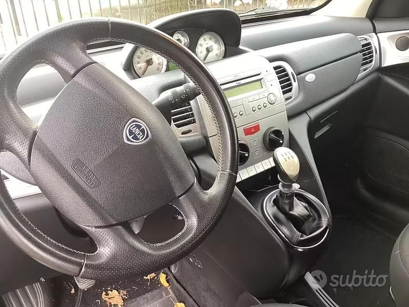 Usata Lancia Ypsilon 69 CV (50 kW) 2010 Nero Utilitaria