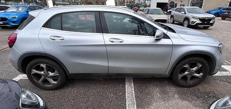 Usata Mercedes GLA200 136 CV (100 kW) 2019 Argento metallizzato SUV
