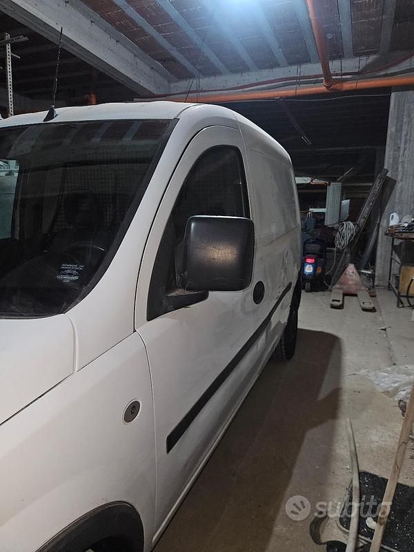 Usata Opel Combo 2007 Bianco Monovolume
