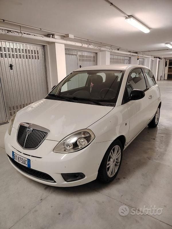 Bianco Usata 2011 Lancia Ypsilon Due volumi | 4400 € (Ottimo prezzo) - Immagine 1/4