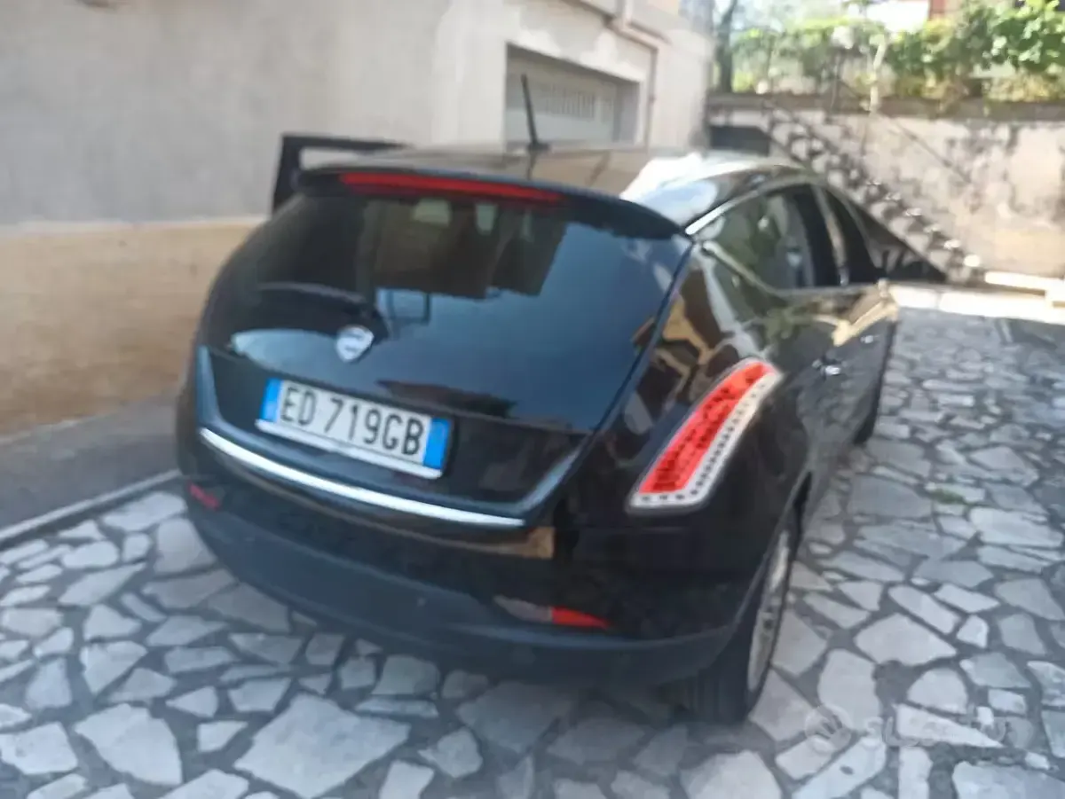 Usata Lancia Delta 120 CV (88 kW) 2010 Nero Utilitaria