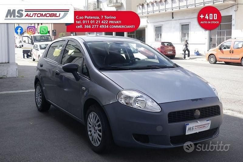 Grigio Usata 2010 Fiat Grande Punto Due volumi | 2200 € (Ottimo prezzo) - Immagine 1/4
