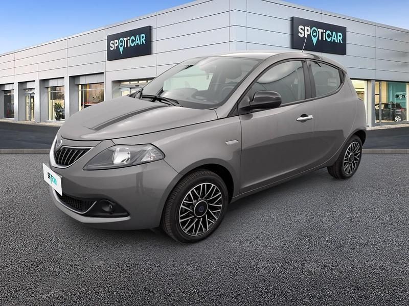 Usata Lancia Ypsilon 70 CV (51 kW) 2024 Grigio Utilitaria