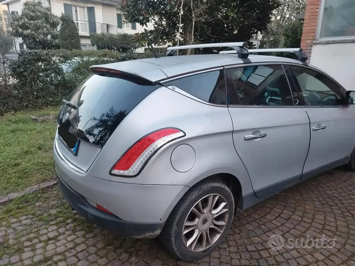 Usata Lancia Delta 105 CV (77 kW) 2012 Grigio Utilitaria