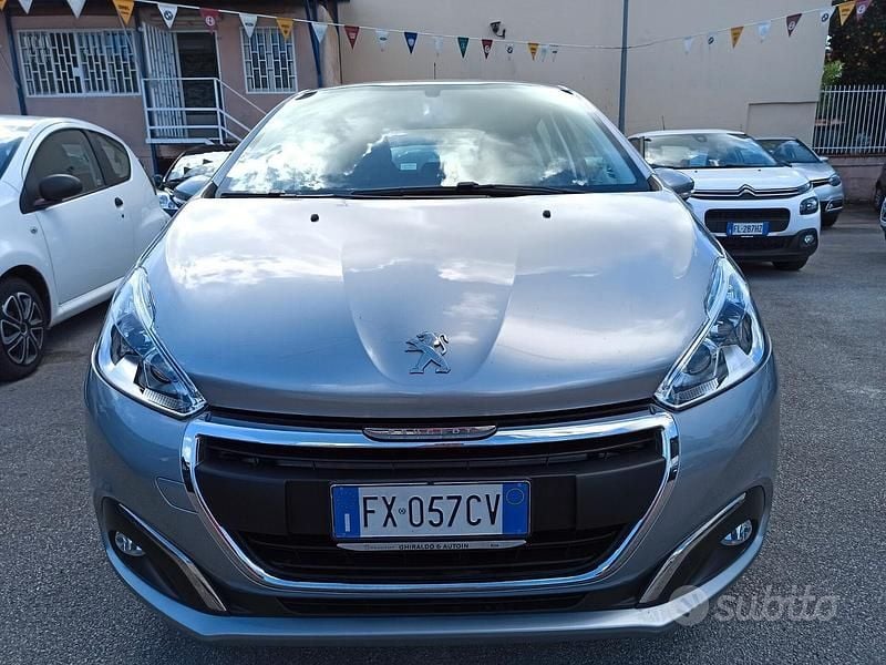 Usata Peugeot 208 Active 101 CV (74 kW) 2019 Grigio Utilitaria