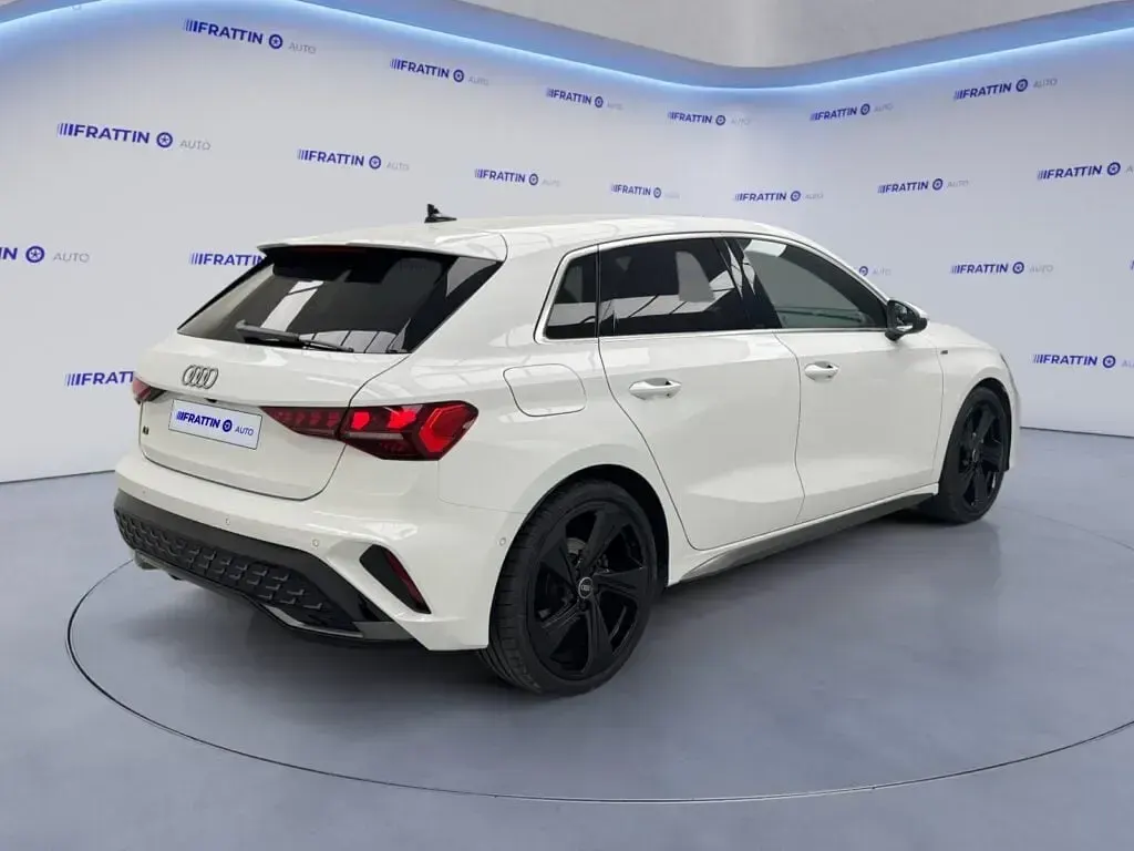 Usata Audi A3 S-Line 150 CV (110 kW) 2025 Bianco Berlina