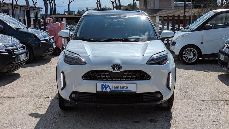 Usata Toyota Yaris Hybrid 92 CV (67 kW) 2021 Bianco Monovolume