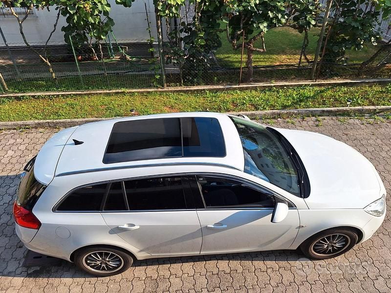 Bianco Usata 2011 Opel Insignia Cosmo Station wagon | 3300 € (Super prezzo) - Immagine 1/4