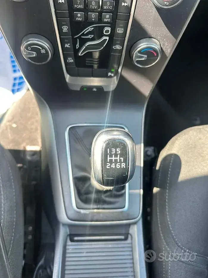 Usata Volvo V40 Kinetic 120 CV (88 kW) 2018 Berlina