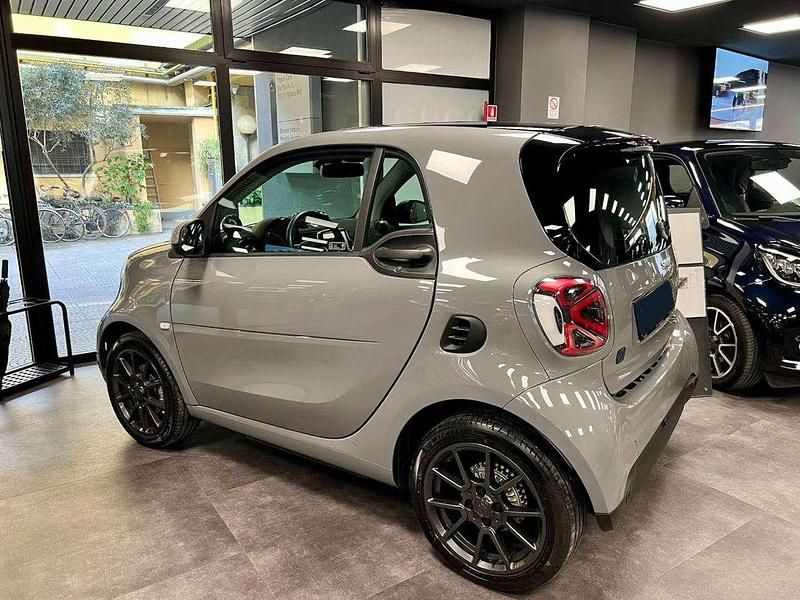 Usata Smart ForTwo Coupé 41 kW (56 CV) 2021 Grigio nardo Utilitaria