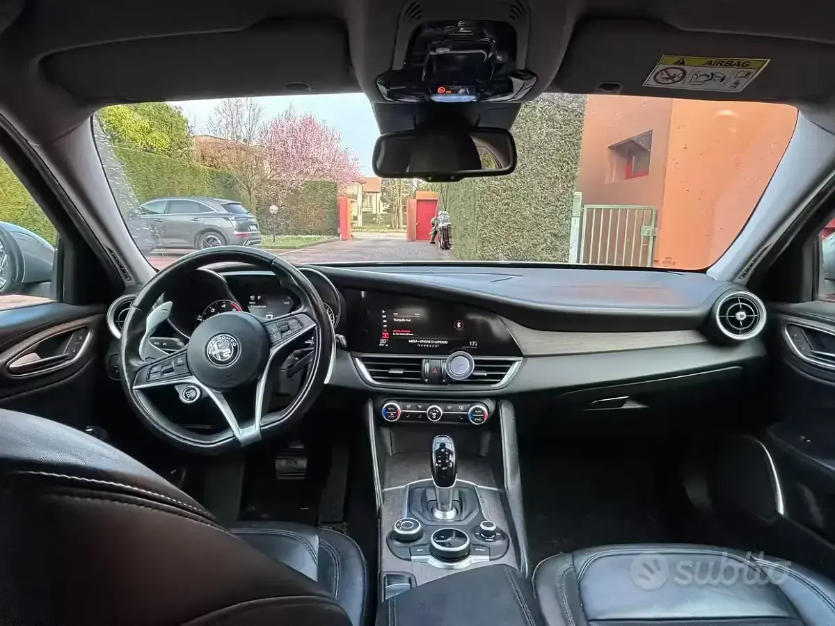 Usata Alfa Romeo Giulia 181 CV (133 kW) 2016 Berlina
