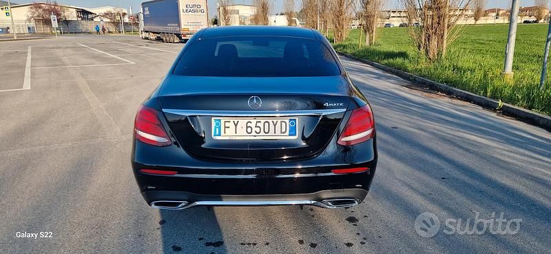 Usata Mercedes E220 AMG line 194 CV (142 kW) 2019 Nero Berlina