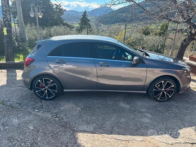 Usata Mercedes A160 Premium 90 CV (66 kW) 2017 Grigio Berlina