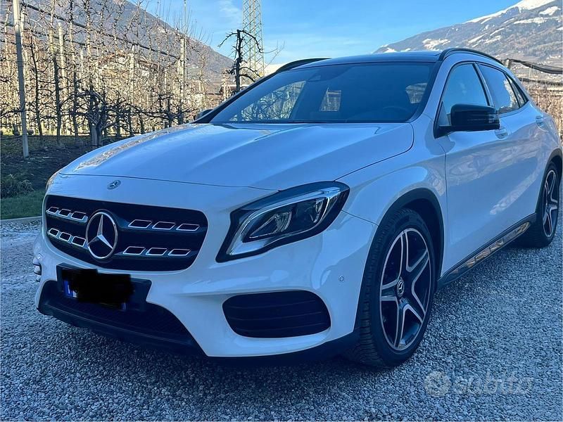 Bianco Usata 2019 Mercedes GLA220 SUV | 24.500 € (Molto cara) - Immagine 1/4