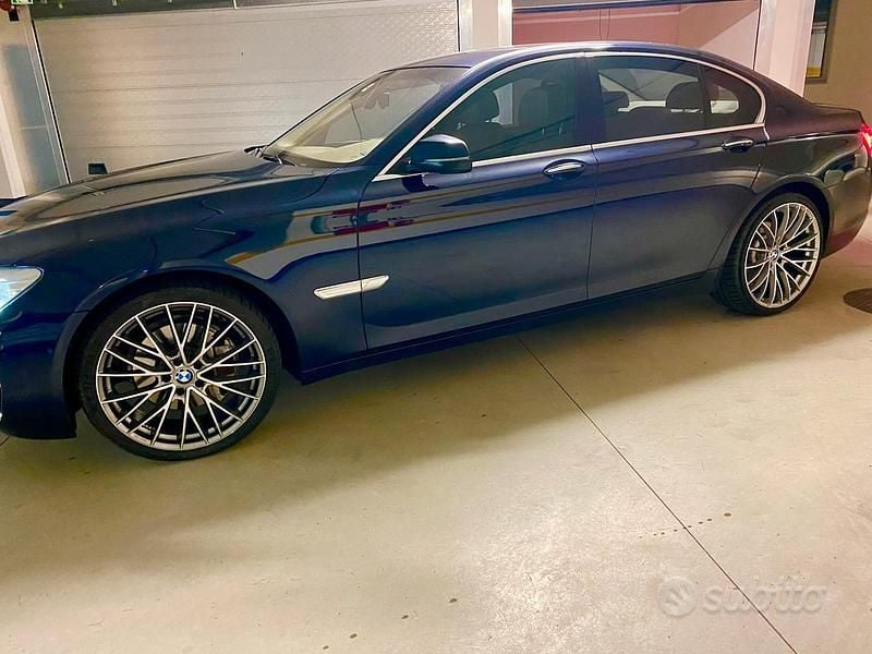 Usata BMW 730 Comfort Edition 258 CV (189 kW) 2012 Blu Berlina