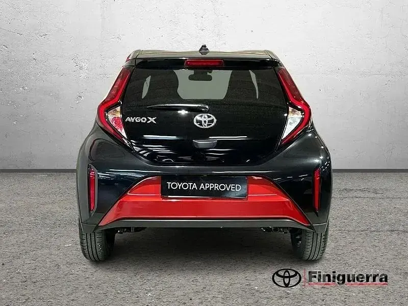 Usata Toyota Aygo X Trend 72 CV (52 kW) 2024 Rosso SUV