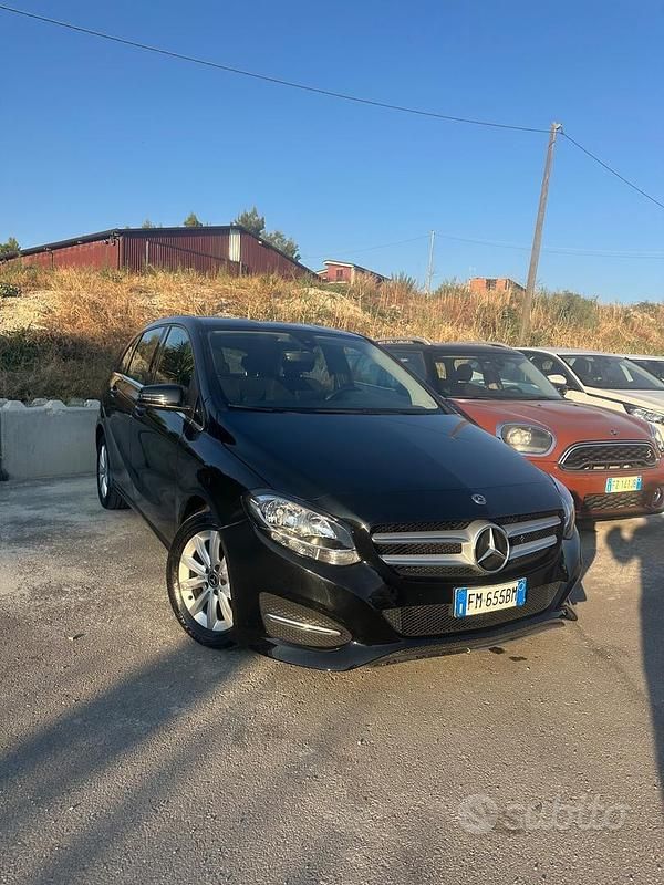 Usata Mercedes B160 Business 109 CV (80 kW) 2017 Nero Monovolume