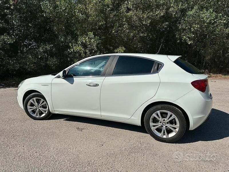 Usata Alfa Romeo Giulietta Distinctive 170 CV (125 kW) 2010 Bianco Utilitaria