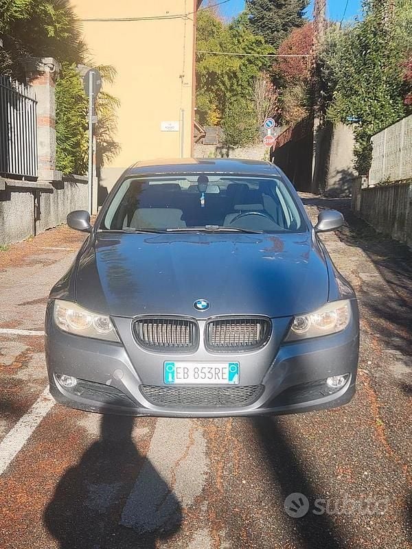 Begagnad BMW 320 2009 Grå Sedan