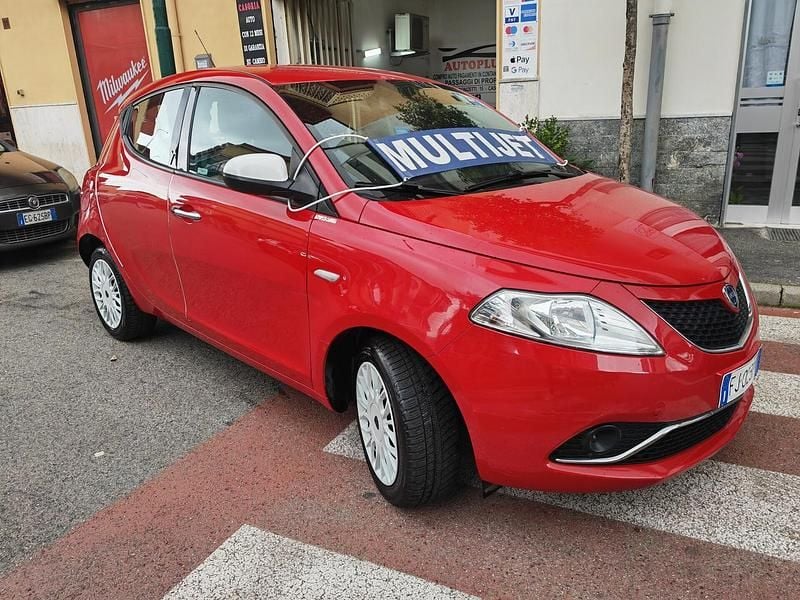 Usata Lancia Ypsilon 95 CV (69 kW) 2017 Rosso Utilitaria