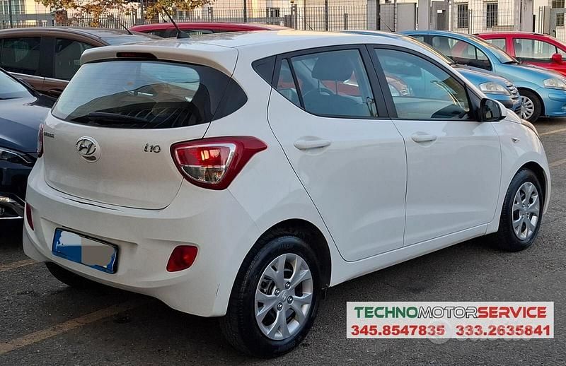 Usata Hyundai i10 66 CV (48 kW) 2015 Bianco Utilitaria