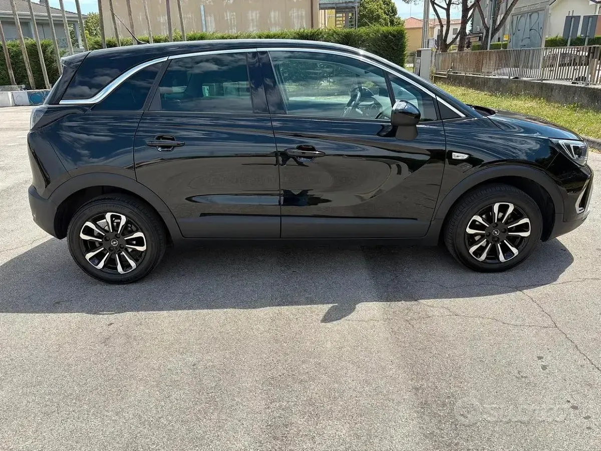 Usata Opel Crossland Ultimate 110 CV (80 kW) 2023 Nero SUV
