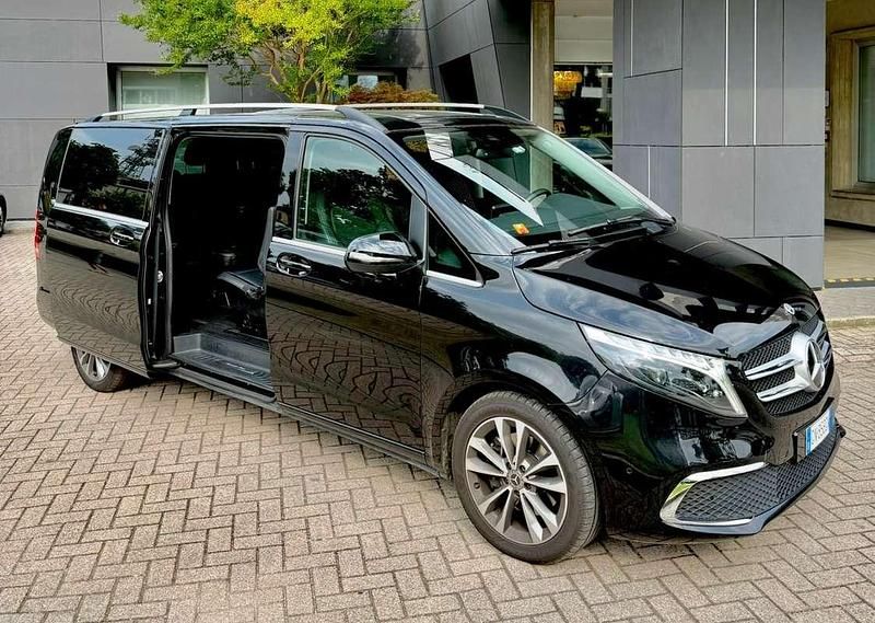 Usata Mercedes V250 Premium 190 CV (139 kW) 2023 Nero Monovolume