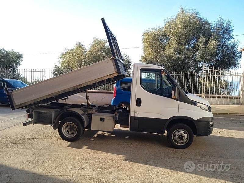 Usata Iveco 35.12 170 CV (125 kW) 2017 Bianco Furgone