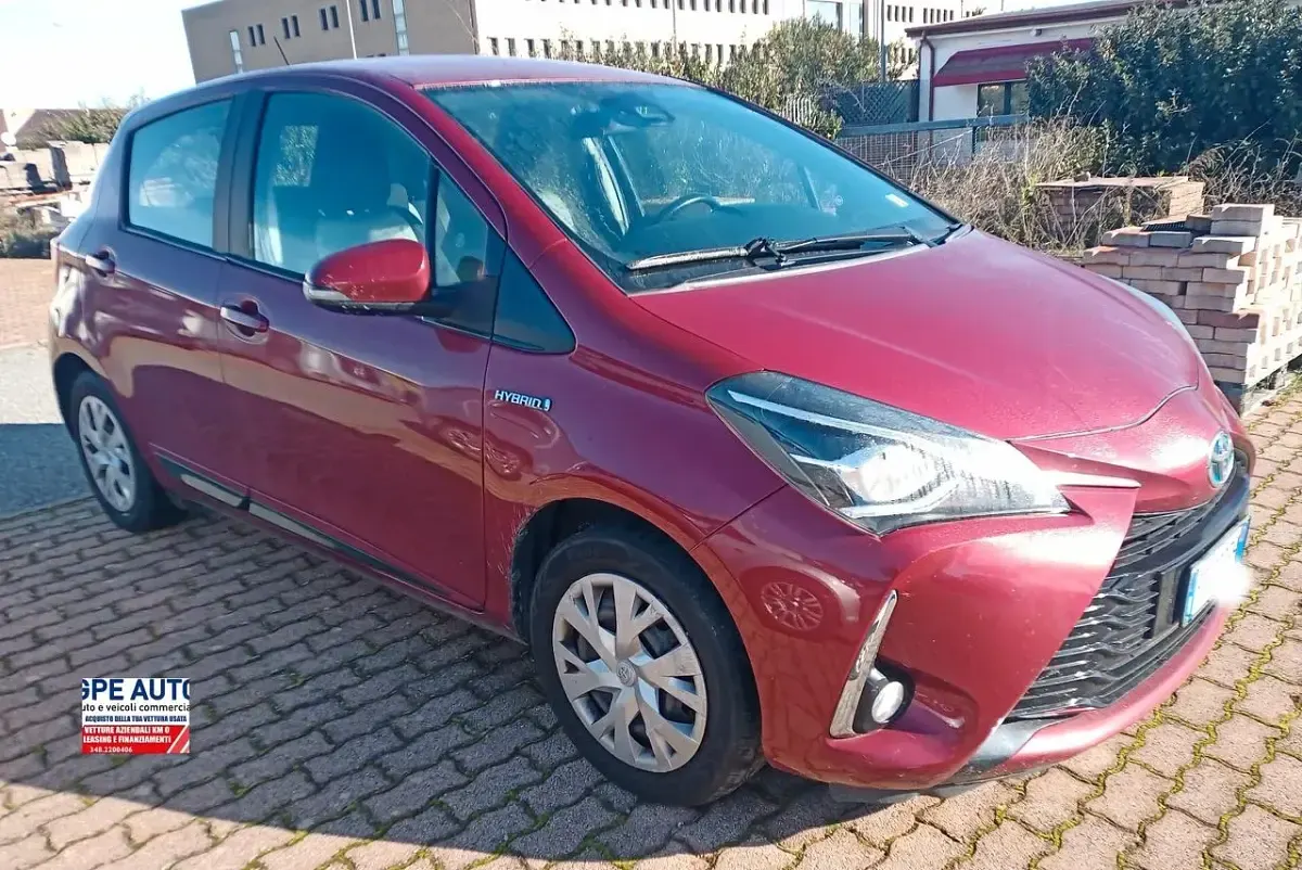 Usata Toyota Yaris Hybrid Active 73 CV (53 kW) 2019 Rosso Berlina