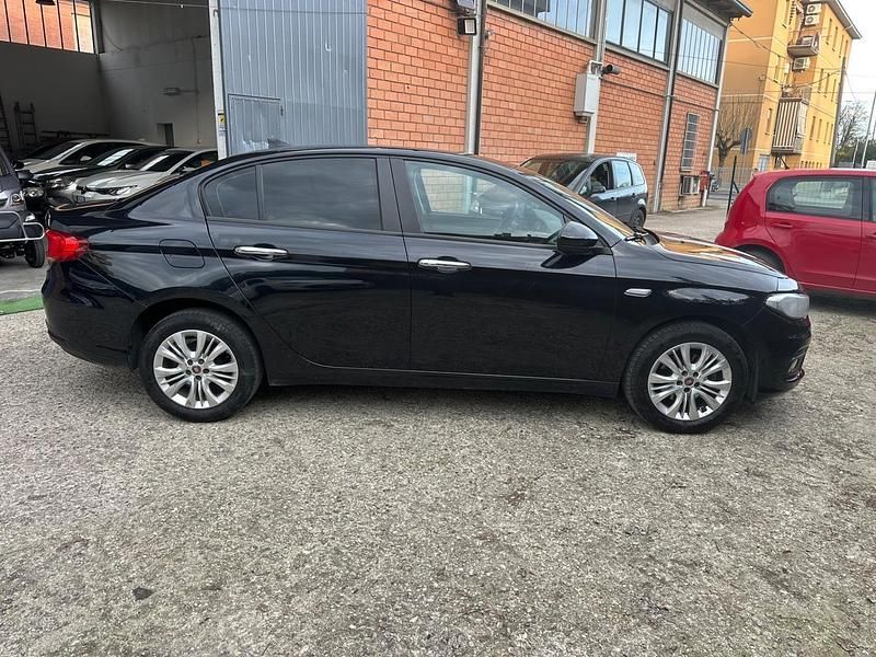 Usata Fiat Tipo Lounge 95 CV (69 kW) 2018 Nero Berlina