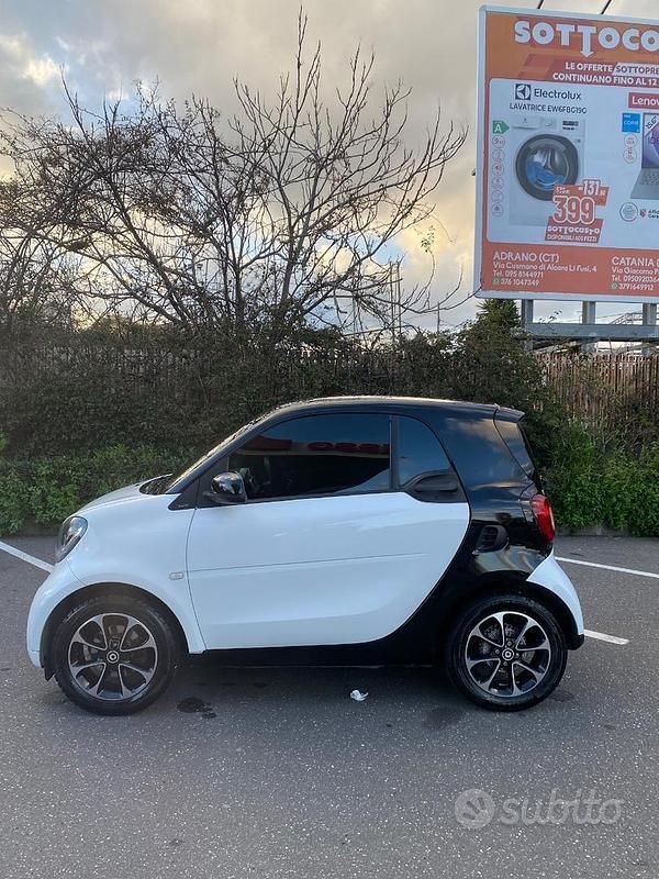 Usata 2015 Smart ForTwo Coupé Due volumi | 9999 € (Buon prezzo) - Immagine 1/4